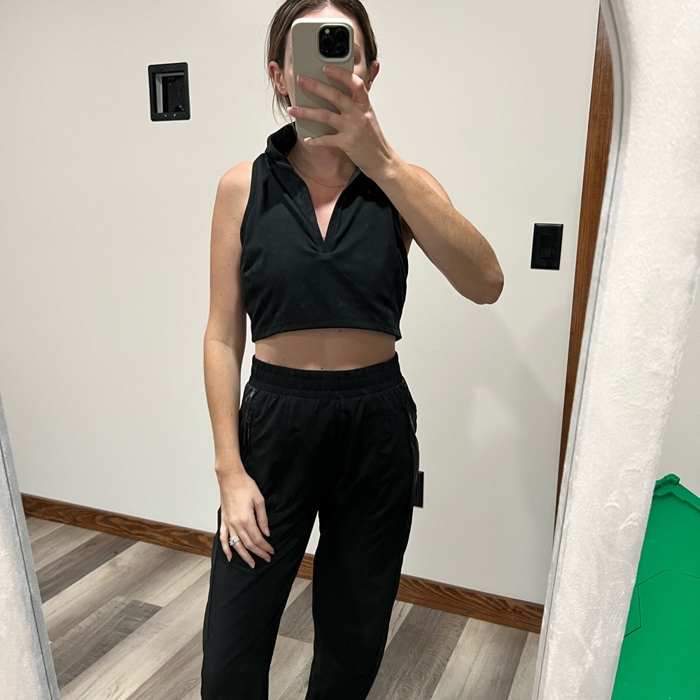 Jessica Simpson workout top.